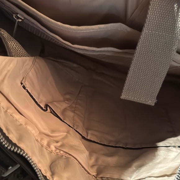 Crest Designs Black unisex Crossbody Bag - Picture 10 of 10